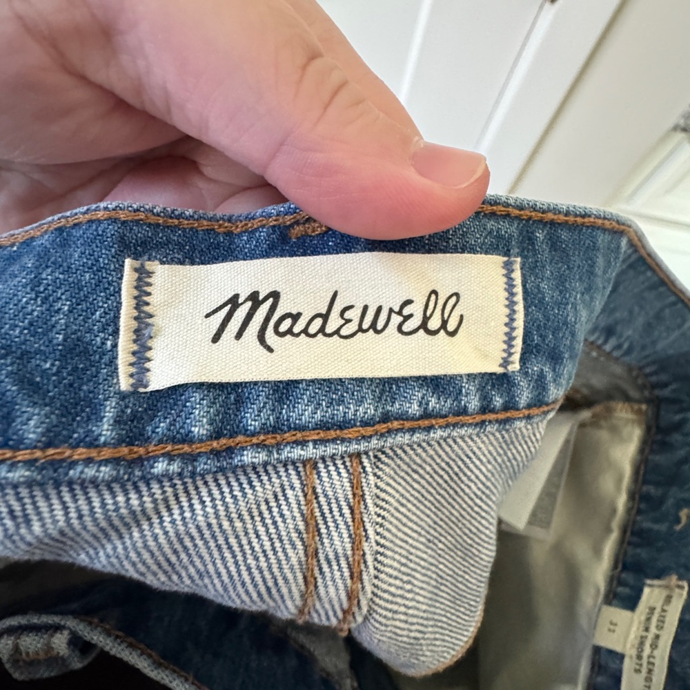 Madewell Relaxed Mid-Length Denim Shorts (31) - Picture 5 of 10